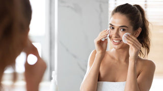 Curățarea corectă a tenului în 2 pași: demachiere + cleanser - skinseen.ro