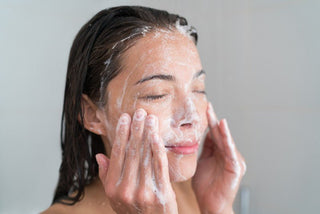 Ai nevoie de exfoliere? Află ce tip de ten beneficiază de acest pas! - skinseen.ro